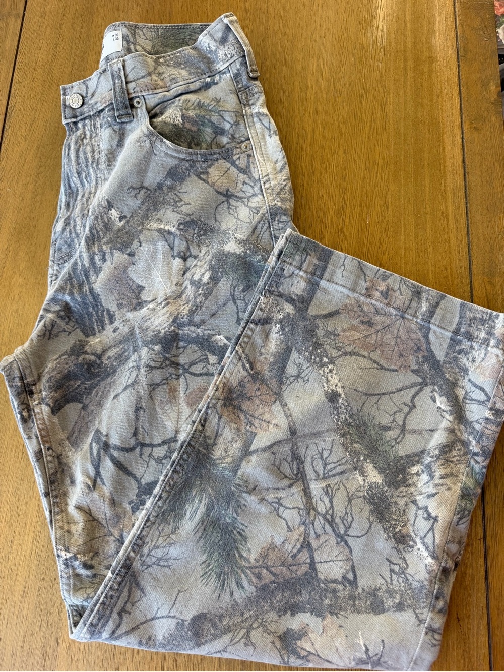 Hollister Men's Super Baggy Woodland Camo Jeans in Gray and Brown